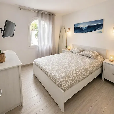 Minimalist Boho-chic 10 Minutes From The *